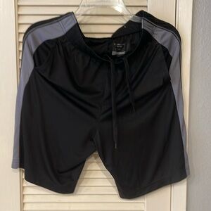 Mens Tek Gear drytek size small. Polyester thin material.